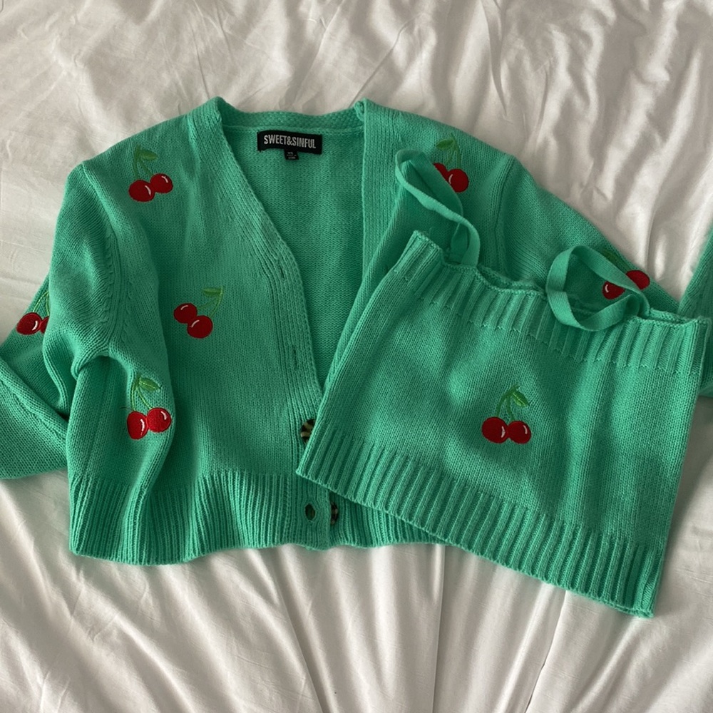 NWOT SWEET AND SINFUL GREEN CHERRY SET CROP TOP/SWEATER XS